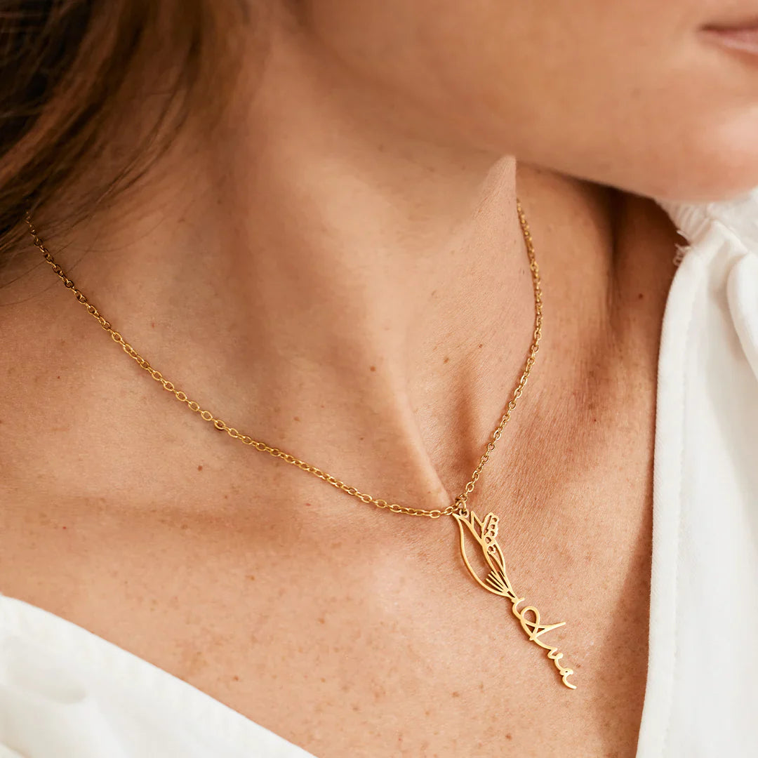 Colar com Nome e Flor do Mês Personalizado